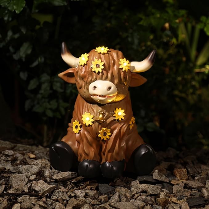 Highland Cow Decor, Highland Cow Gifts, Highland Cow Statue, Solar Garden Statue for Outside, Solar Garden Yard Patio Decor, Outdoor Statue for Garden, Yard, Gardening Gifts for Women, Mom